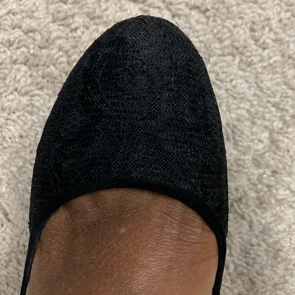 Joan & David Lace Platform Pumps - Picture 10 of 10